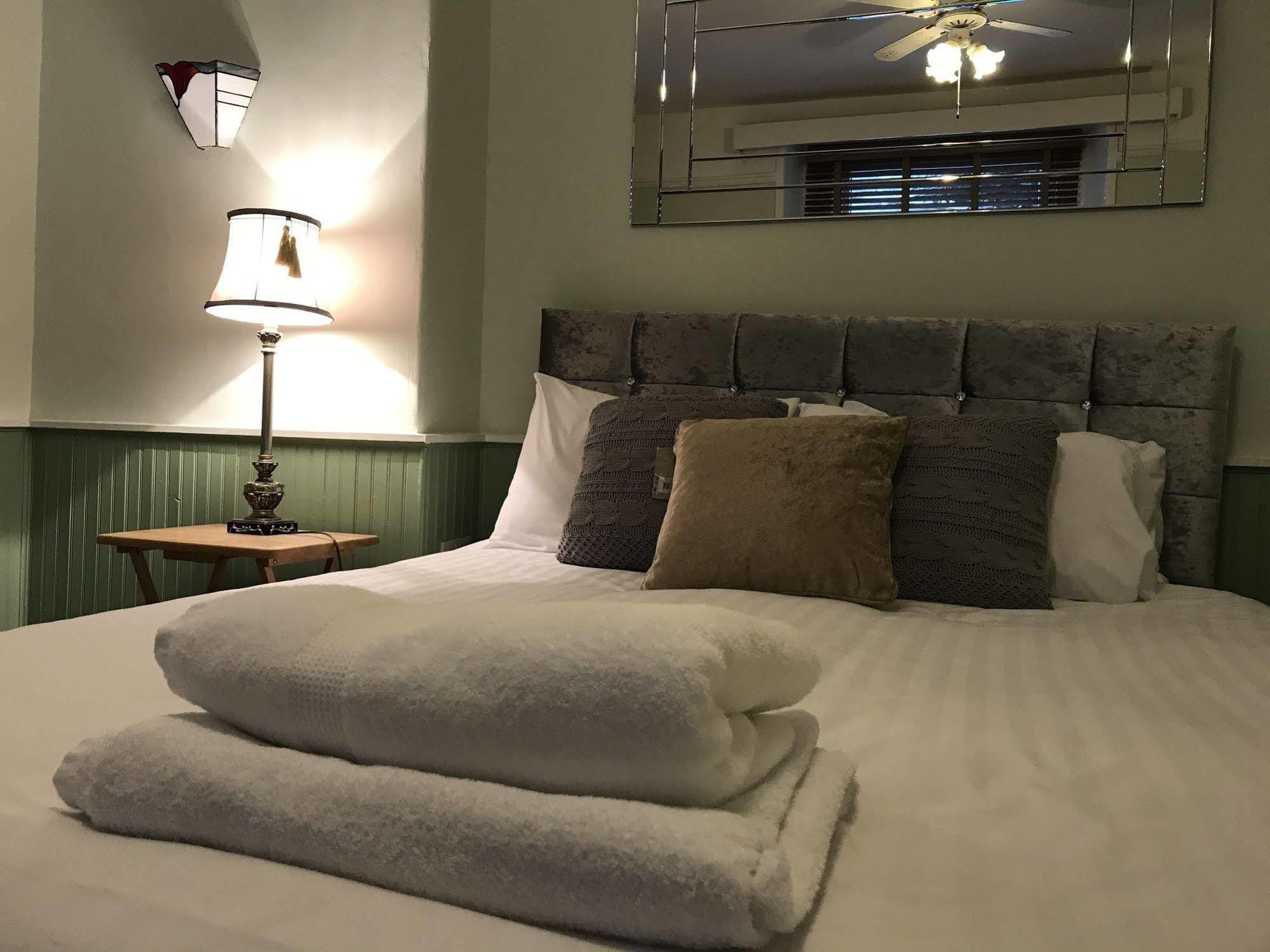 The White House By Bodacious! Swansea Extérieur photo